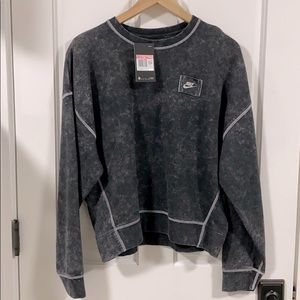 NWT***Women’s Nike French terry crew